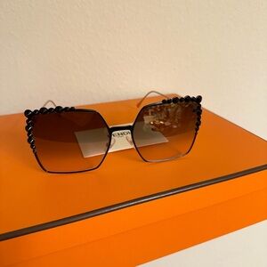 Fendi sunglasses Gold / Black Frame